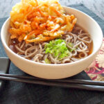かき揚げが乗った蕎麦