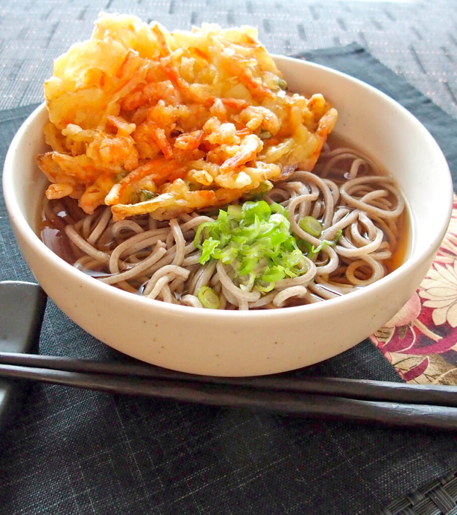 かき揚げが乗った蕎麦